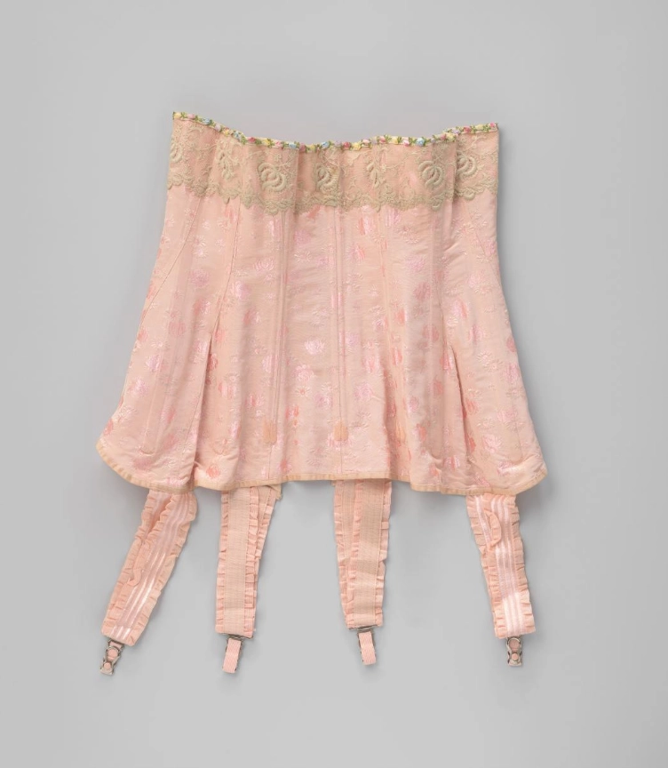 Pink silk-and-cotton corset from 1905–1910 with front fastening and lacing